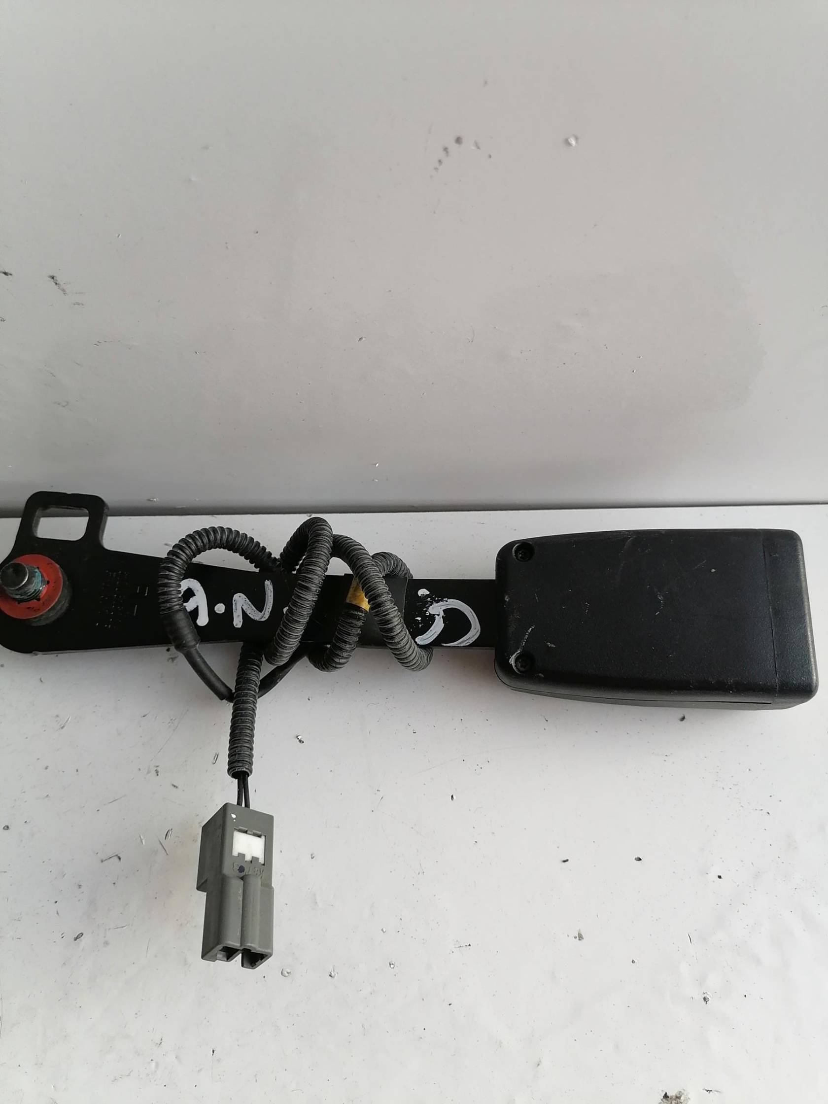 Aggancio cintura di sicurezza anteriore dx.